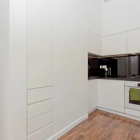 Luxury And Comfortable- Golden Apartments- Royal Street *